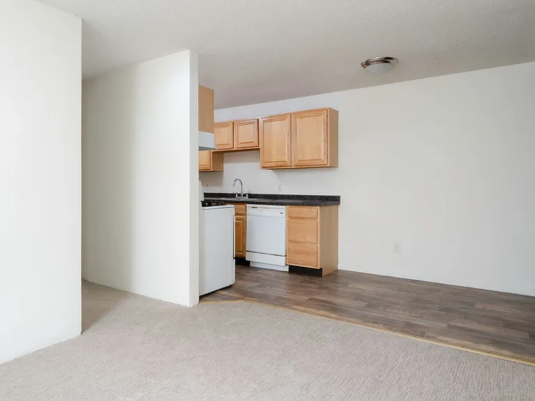 2122 Grand Ave S — Photo 5