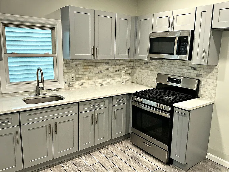 546 Livingston St — Photo 1