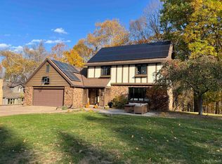 1041 Allouez Rd, Marquette, MI 49855