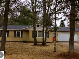 8565 Clough Dr, Grayling, MI 49738