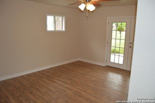 5th image of 926 Utopia Ln