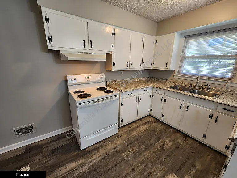 3417 Truman St — Photo 10