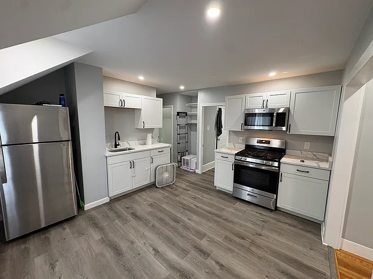 161 Beech St — Photo 8