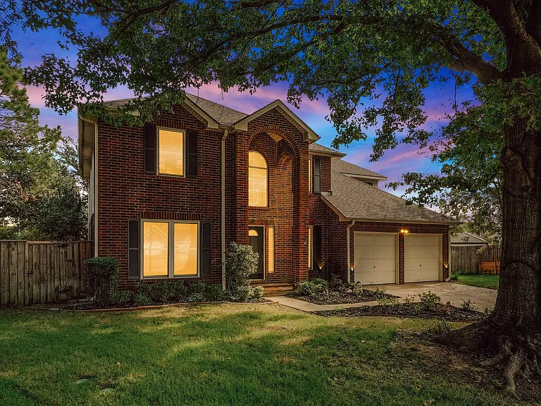 2200 Glenbrook St — Photo 37