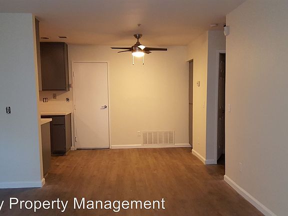 3rd image of 1377 Oakdale Ave APT 4