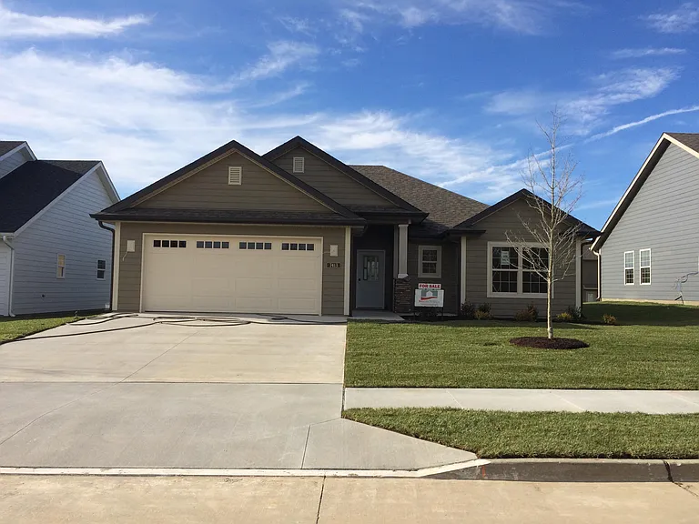 7413 Pemberton Dr — Photo 1