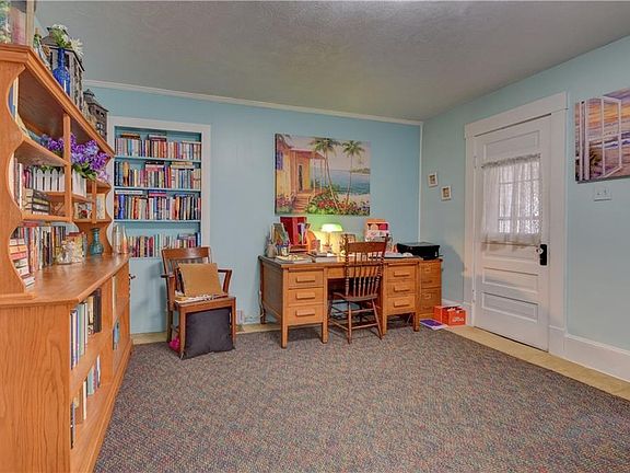 4th image of 241 W 10th St
