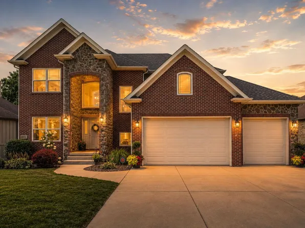 9952 Mathews St, Crown Point, IN 46307
