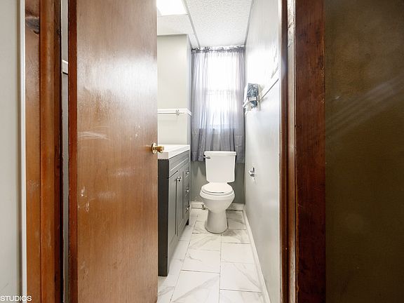 3rd image of 8612 S Burnham Ave