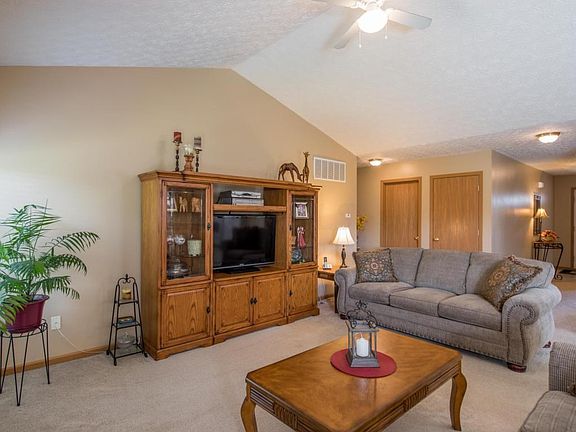 4th image of 1889 Bay Port Dr