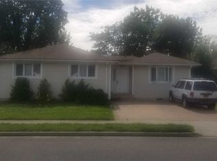 28 Joyce Rd, Plainview, NY 11803