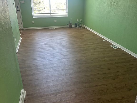 3rd image of 532 Gladiola St