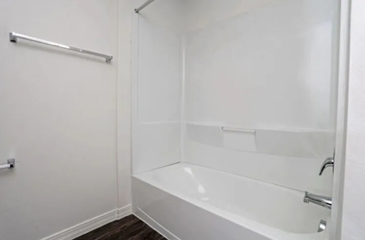 Sunland Country Apartments — Photo 15