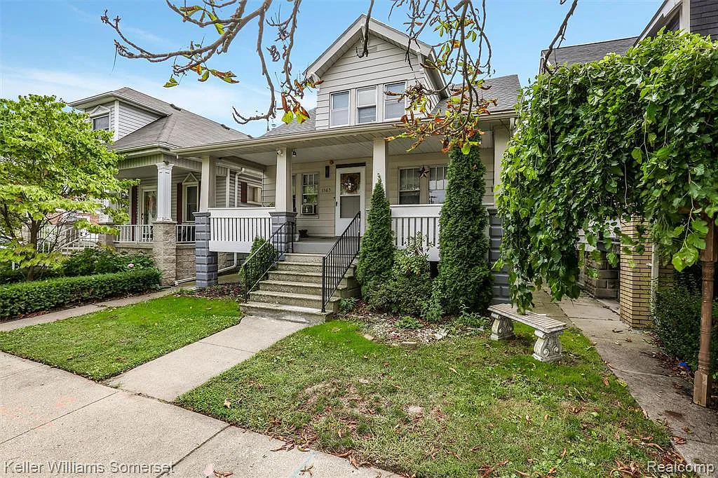 2 bed, 1.0 bath, 1440 sqft, $875 — Photo 1