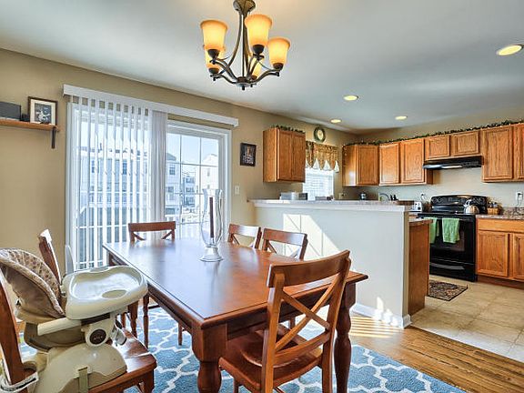 3rd image of 254 Kentshire Dr