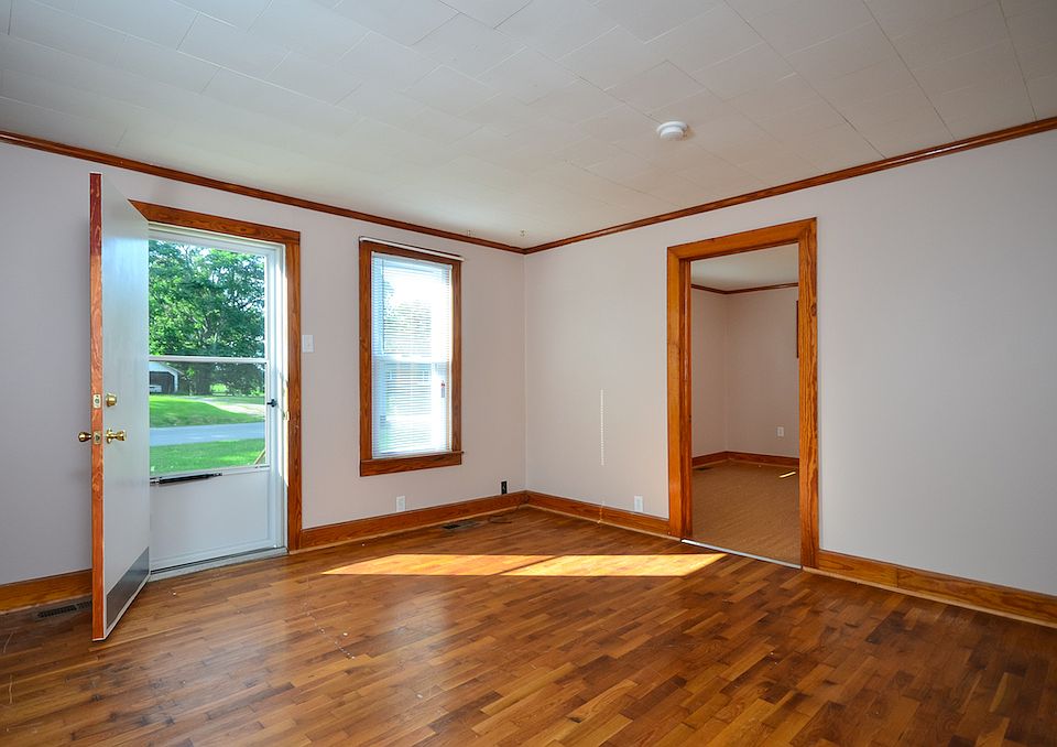 2nd image of 508 2nd Ave S