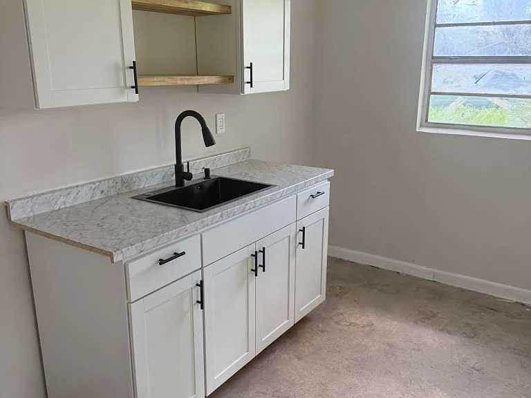 1011 Avenue G Ave #1 — Photo 4