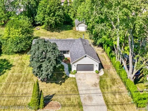 1457 Cambria Dr, Troy, MI 48085