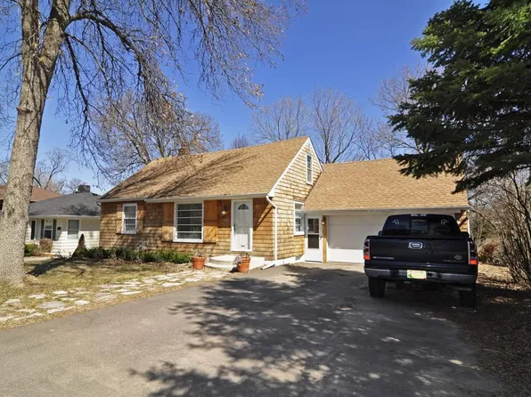 152 Huntington Ave S, Wayzata, MN 55391