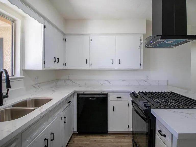 1435 S Salome St — Photo 7