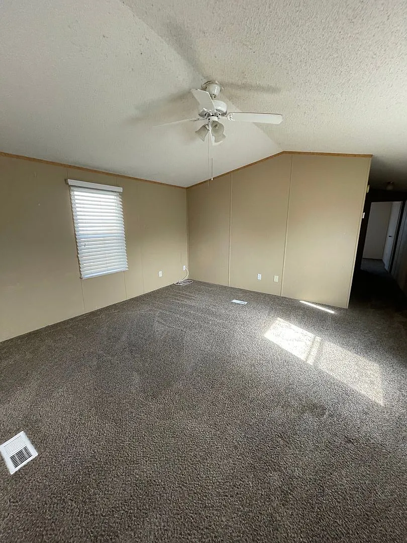 3/2/1 Carport For Lease - Commander's Palace - Fisd — Photo 3