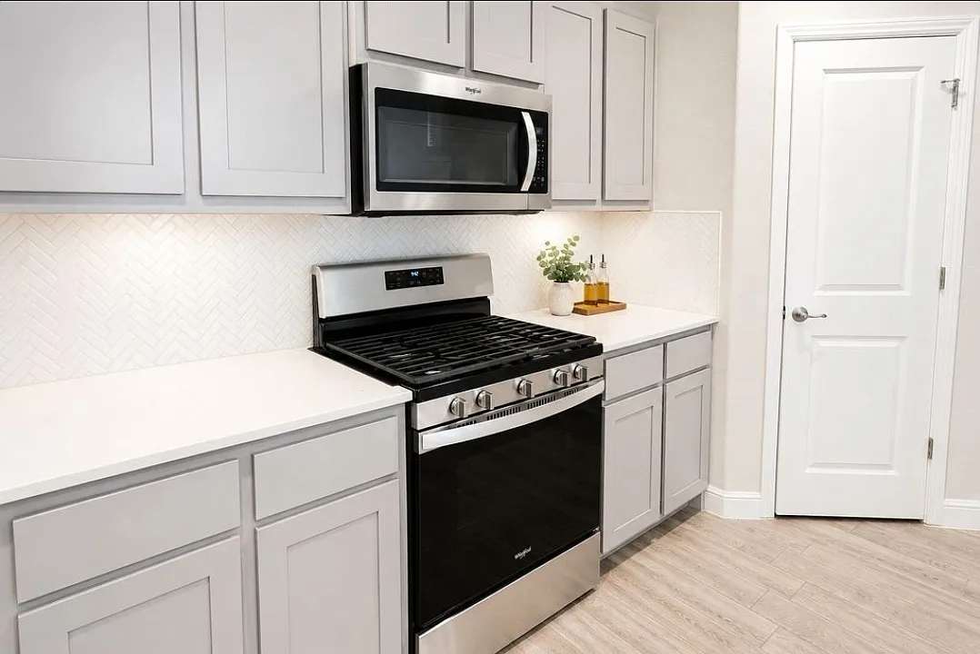 5 bed, 2111 sqft, $2,650 — Photo 4