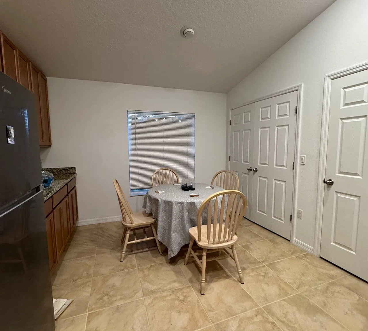 4 bed, 1751 sqft, $800 — Photo 3