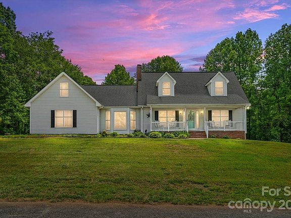 2nd image of 135 Preston Trl