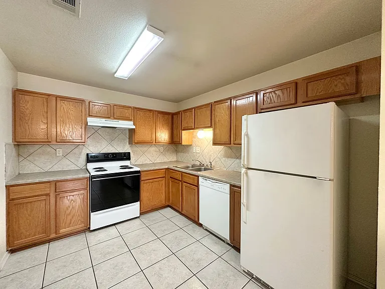 5003 John David Dr — Photo 7