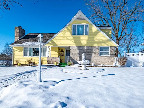 285 S Redwood Ln, Decatur, IL 62522