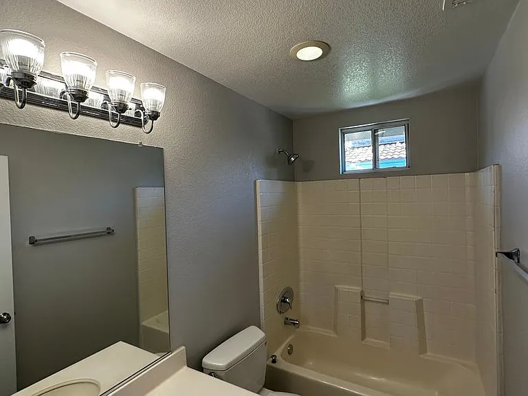 1455 Holcomb — Photo 15
