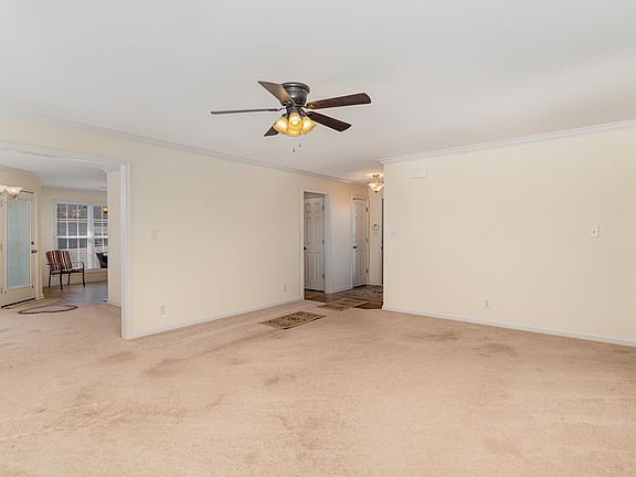 5th image of 2327 Ellsworth Dr