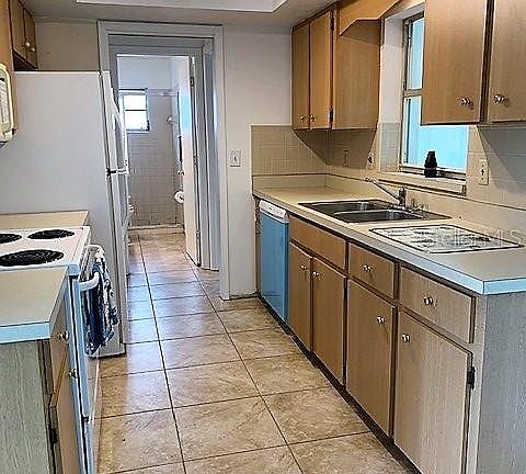 4th image of 402 Leach St