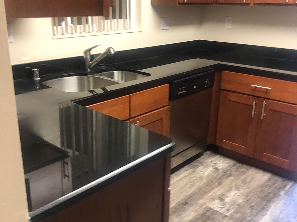 1st image of 1235 Laurel St #9