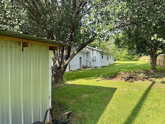 5th image of 105 Alma Dr