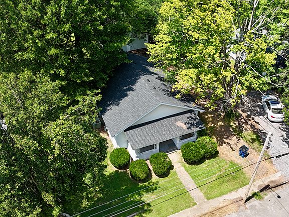 3rd image of 136 Fulton St