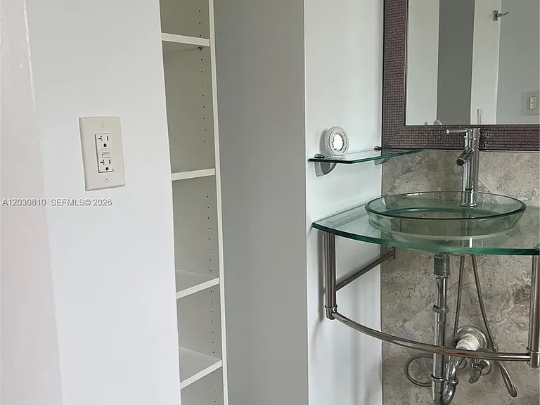 225 SE 16th Ave #2 — Photo 13