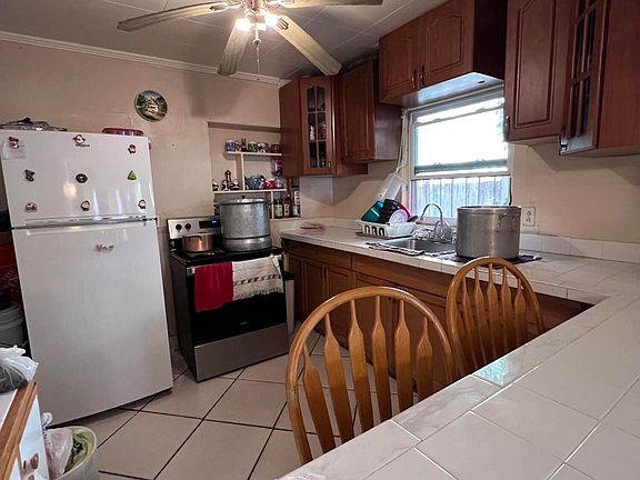 2nd image of 553 Jennings Ave