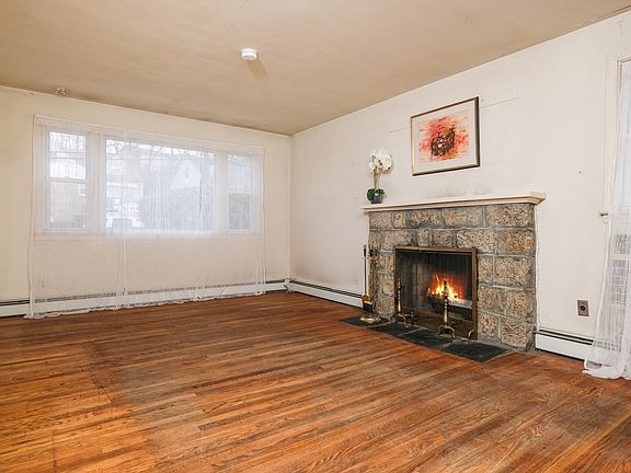 4th image of 87 Hayward St