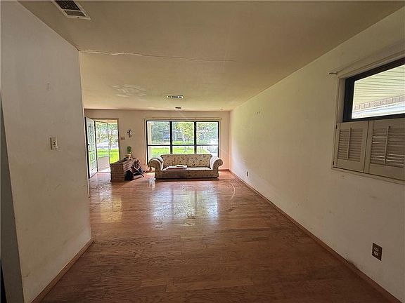 3rd image of 711 Wilshire Rd