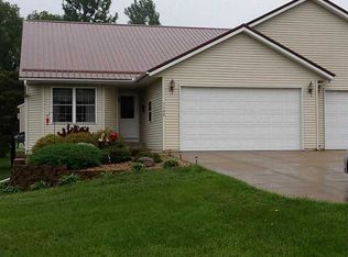 1138 E Maple St, Central City, IA 52214