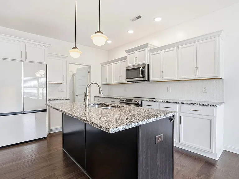 2035 Prestwick Pl — Photo 18