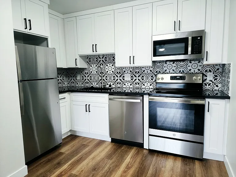 PARKWEST APARTMENTS — Photo 32