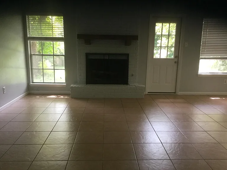 6501 Sunstrip Dr — Photo 3