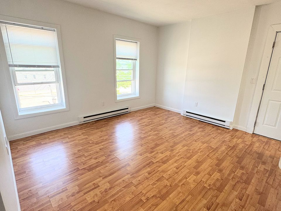 1st image of 28 Pearl St APT 3