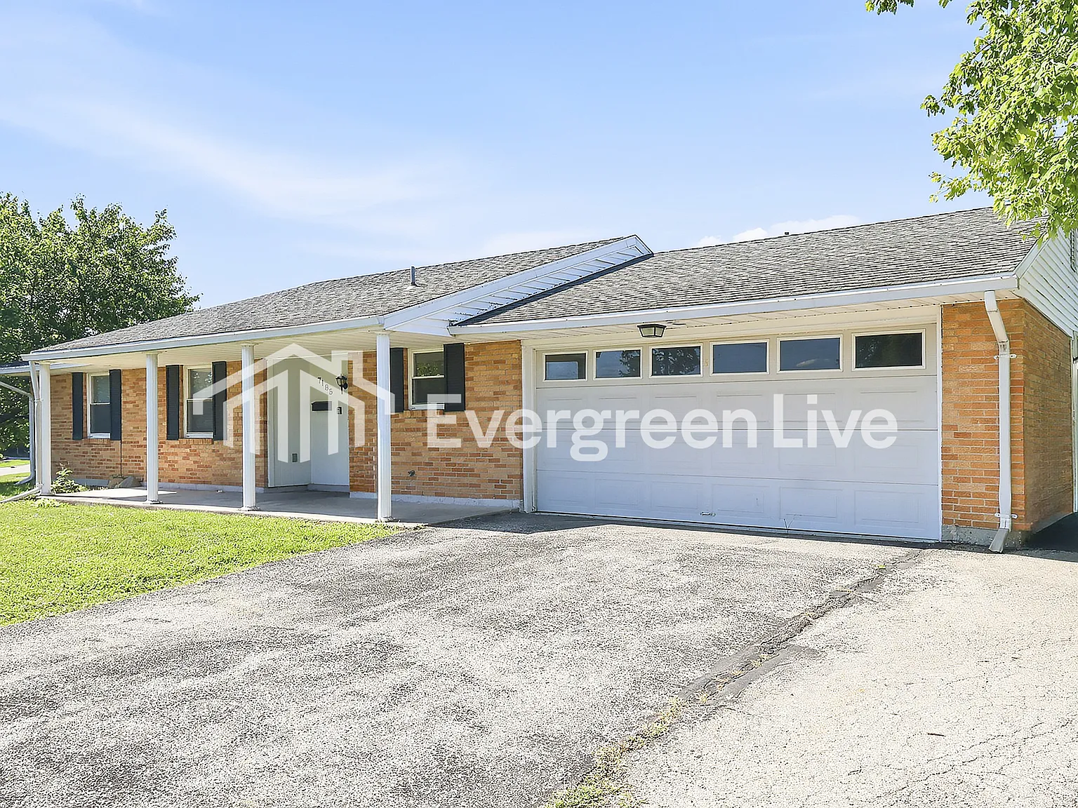3 bed, 1.5 bath, 1160 sqft, $1,595 — Photo 2