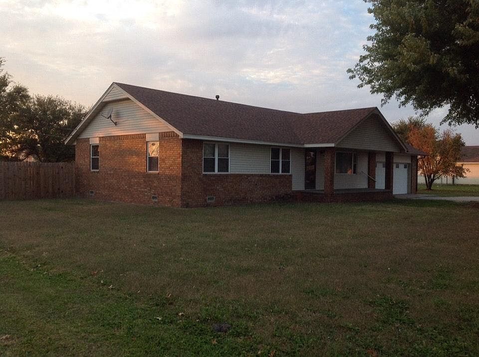 Main view of the house.