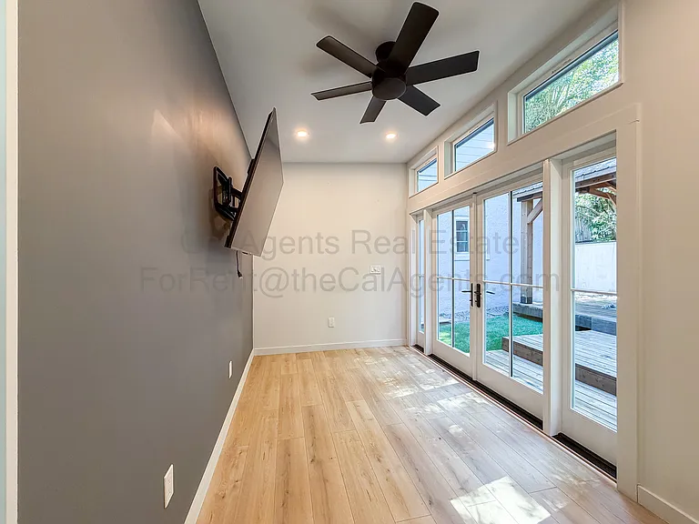 7352 Saroni Dr — Photo 23