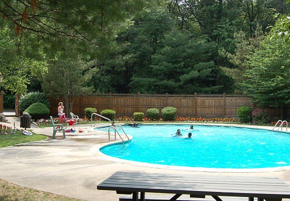 5th image of 101 Longmeadow Dr