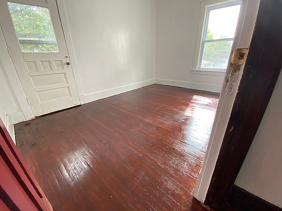 3rd image of 814 Humboldt Pkwy #2F